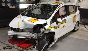 Новият Ford B-MAX постига максималните 5 звезди на тестовете на Euro NCAP 