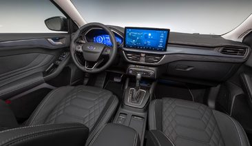 Ford Focus сега е още по-рафиниран, с подобрена свързаност,  електрифицирани двигатели и изразителен стил