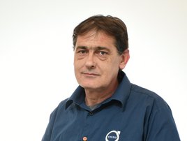 contact-card image