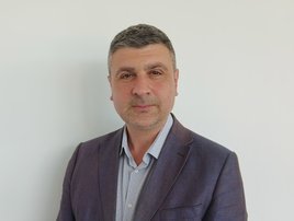 contact-card image