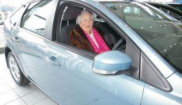 Айлийн Ловет– цял живот, карайки Ford 