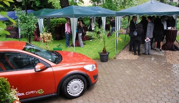 Чаровното Volvo C30 беше представено в ботаническата градина