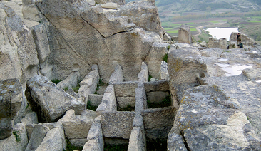 На изток, на изток, към Източните Родопи: Древен град, тайнствени ниши и дори каменен кръг – в тази част на планината изненадите и загадките са зад всеки завой 