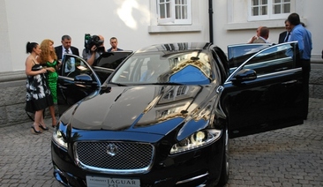 Мото-Пфое представи новия ослепителен флагман Jaguar XJ