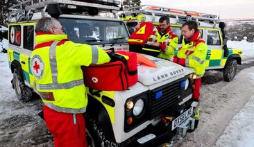 Спешна помощ възхвалява Land Rover Defender