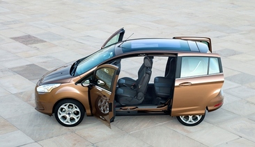На изложението в Женева 2012 стилният нов Ford B-MAX отваря вратите си за практичните решения в градския трафик 