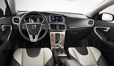 Новото Volvo V40 Cross Country комбинира динамика и офроуд