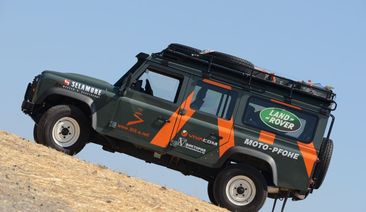 Двама българи на предизвикателна експедиция в Африка с Land Rover Defender 