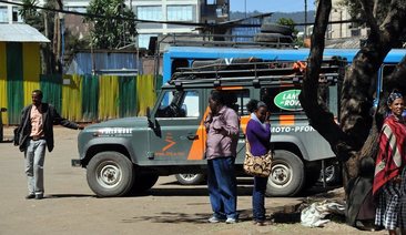 Малария и арест в Кения не отказаха българите прекосяващи Африка с автомобил