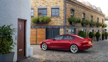 Световна премиера на Jaguar XE в Лондонския изложбен център 