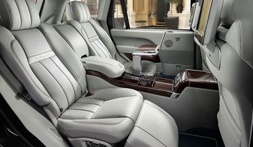 Range Rover SVAutobiography издига лукса и финеса до нови висоти