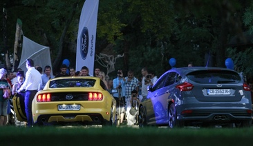 Култови спортни автомобили на Ford в центъра на София