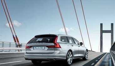 Volvo Cars представя стилно и функционалното ново комби V90