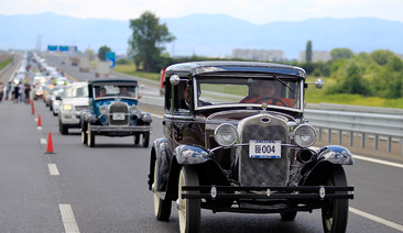1,527 BULGARIAN CREWS TOGETHER BROKE THE GUINNESS RECORD FOR THE LONGEST PARADE OF FORD VEHICLES