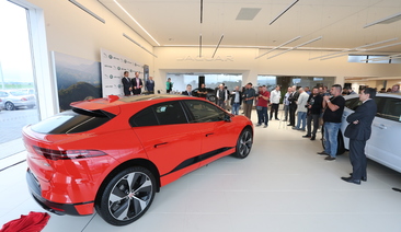 Първият самостоятелен автомобилен комплекс  в България на луксозните марки Jaguar Land Rover  отвори врати в София